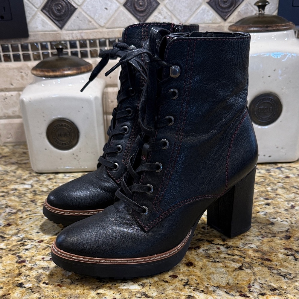 Naturalizer Callie leather heeled boots